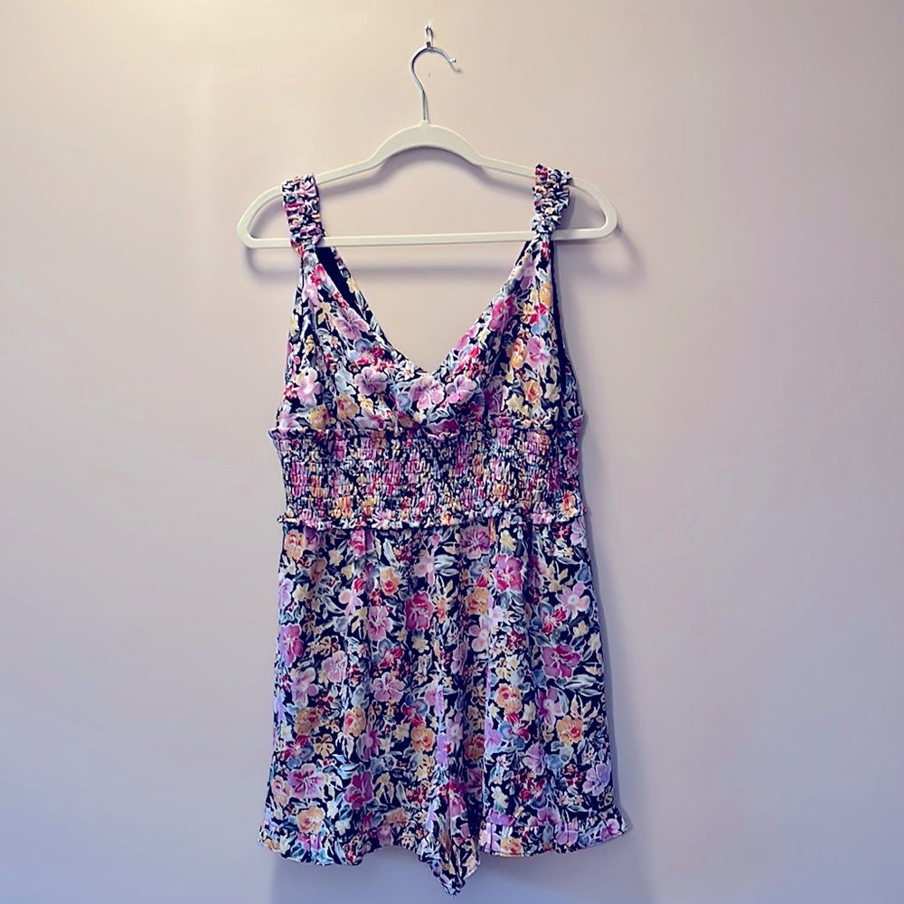 Fantastic Colorful Floral Shorts Romper Sz XL in slinky fabric w pockets!  Fun!